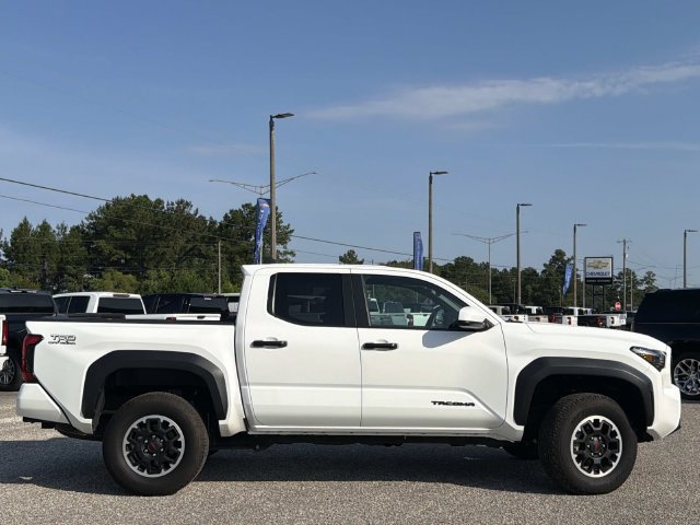 Used 2025 Toyota Tacoma TRD Off-Road AWD/4WD image 5