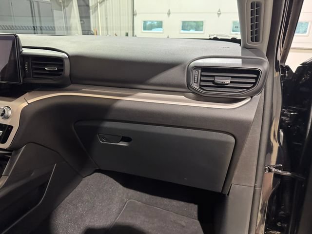 Used 2024 Ford Explorer XLT AWD/4WD image 25