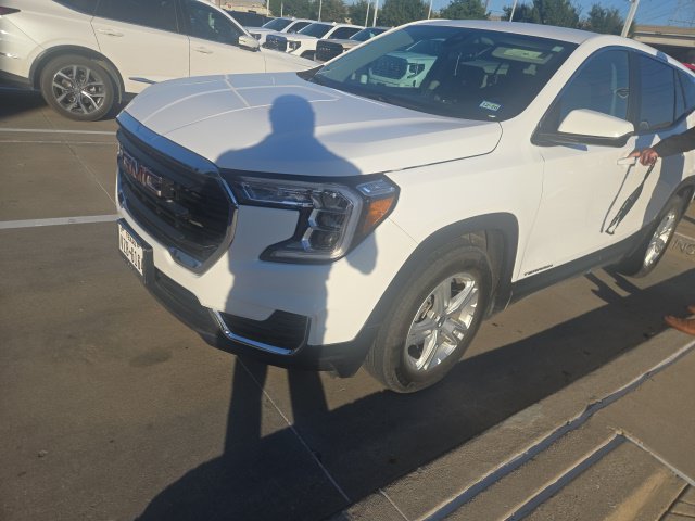 Used 2024 GMC Terrain SLE FWD image 2