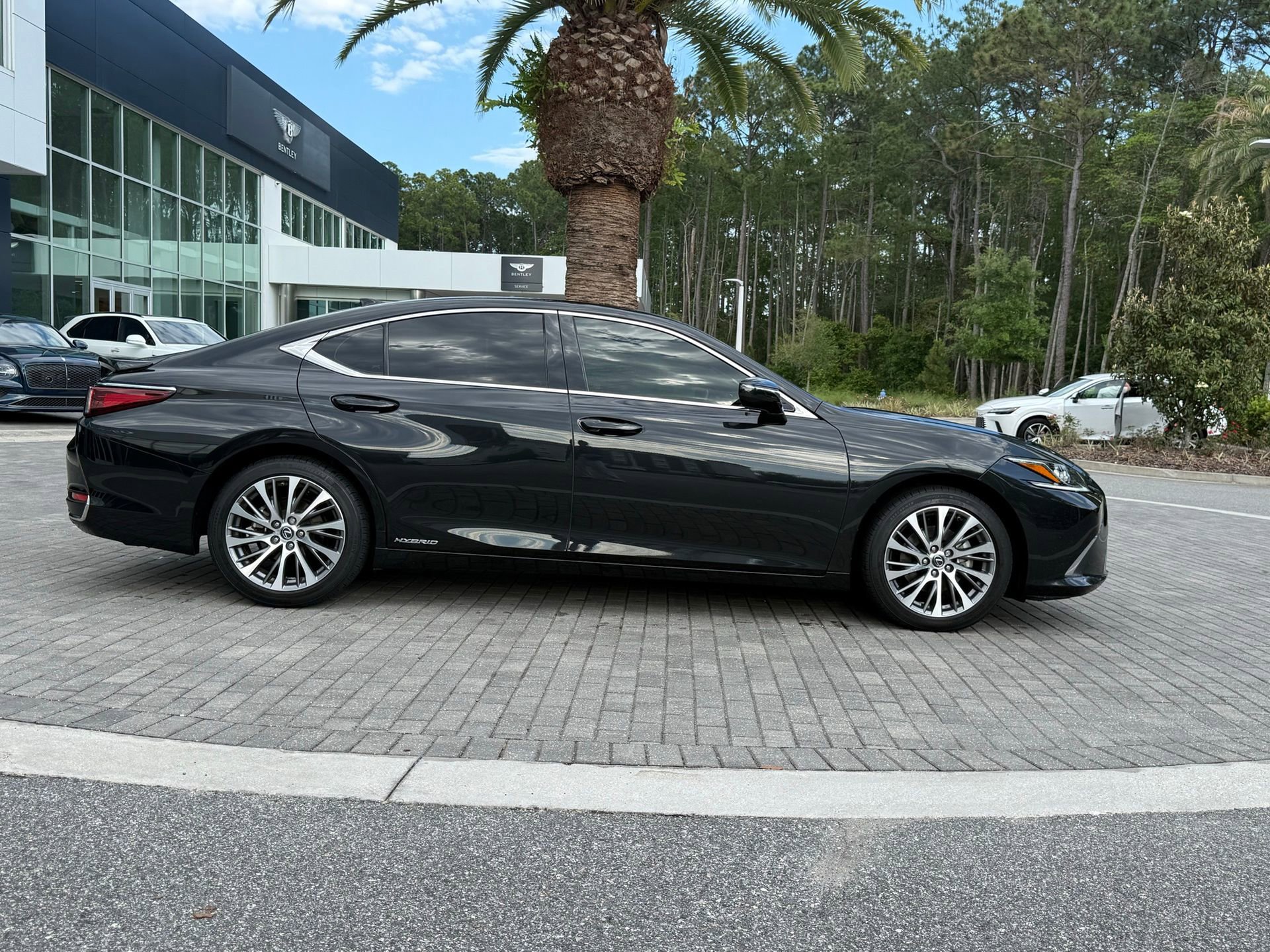 Used 2020 Lexus ES 300h w/ Premium Package FWD image 5