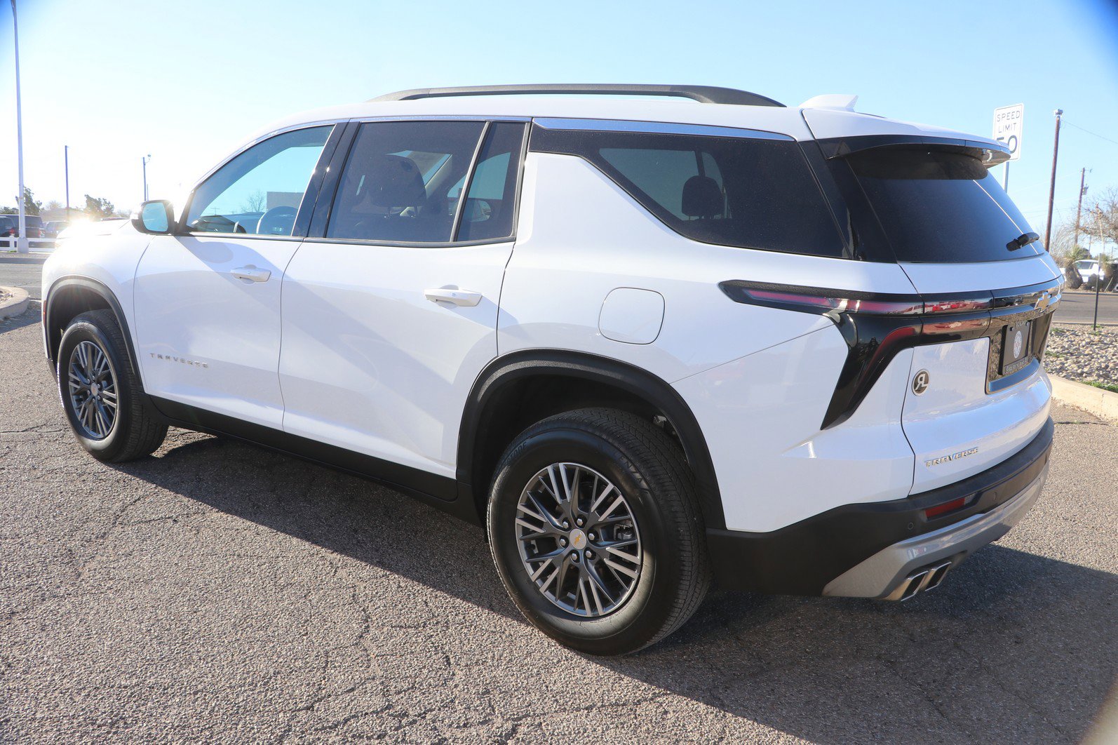 Used 2025 Chevrolet Traverse LT image 5