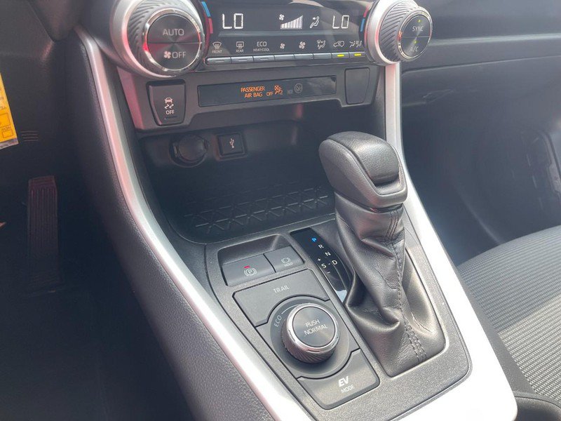 Used 2022 Toyota RAV4 LE AWD/4WD image 25