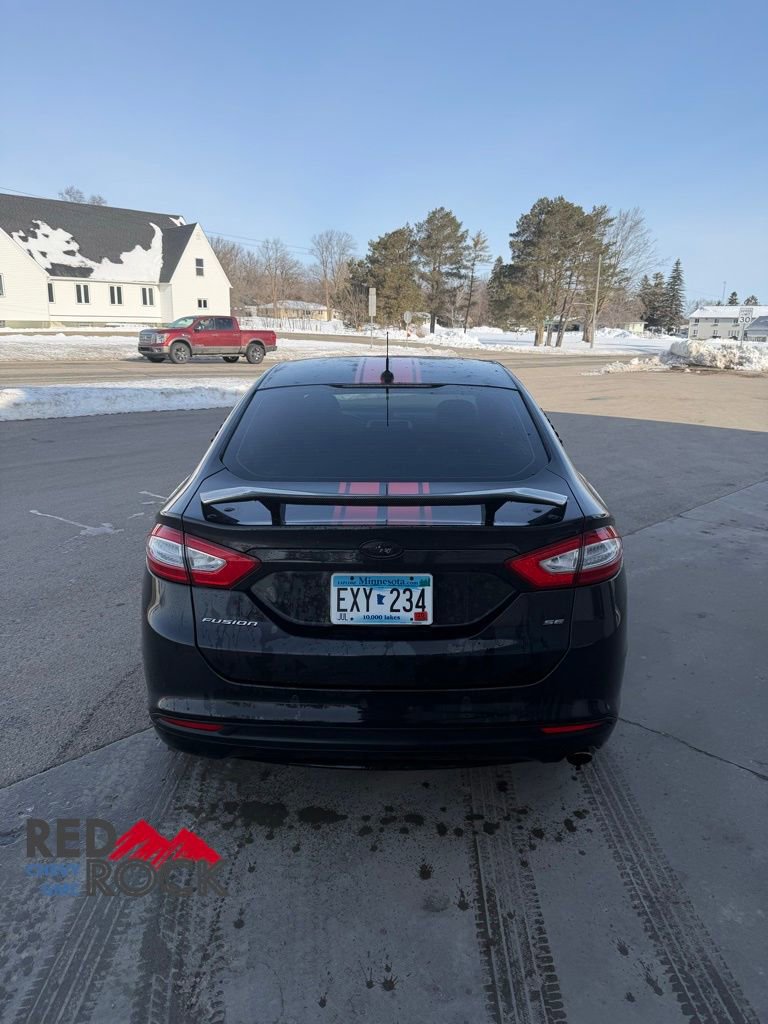 Used 2013 Ford Fusion SE image 2