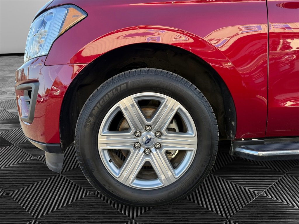 Certified 2019 Ford Expedition XLT w/ Equipment Group 202A image 9