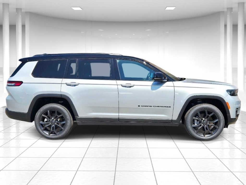 New 2025 Jeep Grand Cherokee L Limited AWD/4WD image 2
