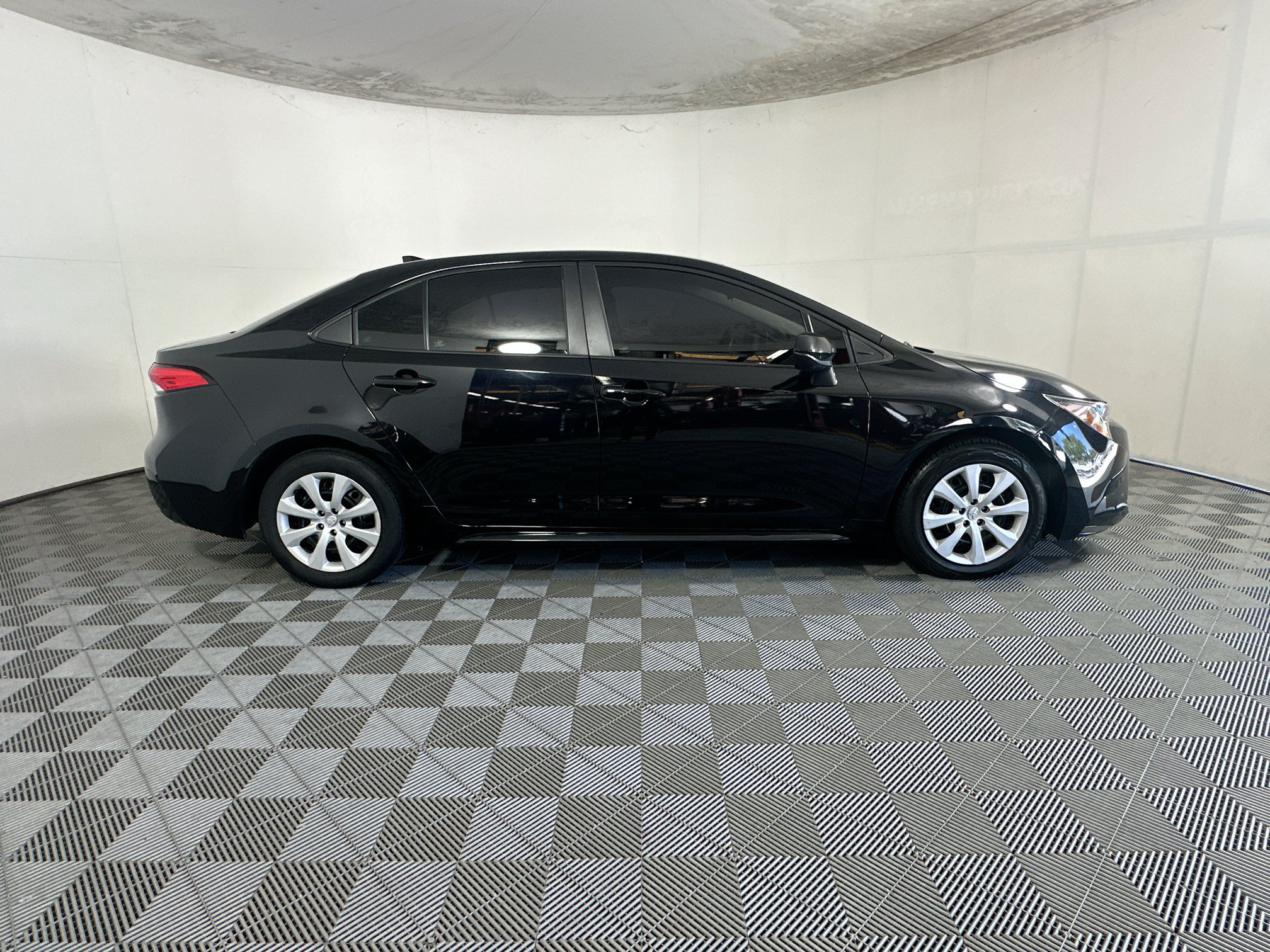 Used 2023 Toyota Corolla LE FWD image 2