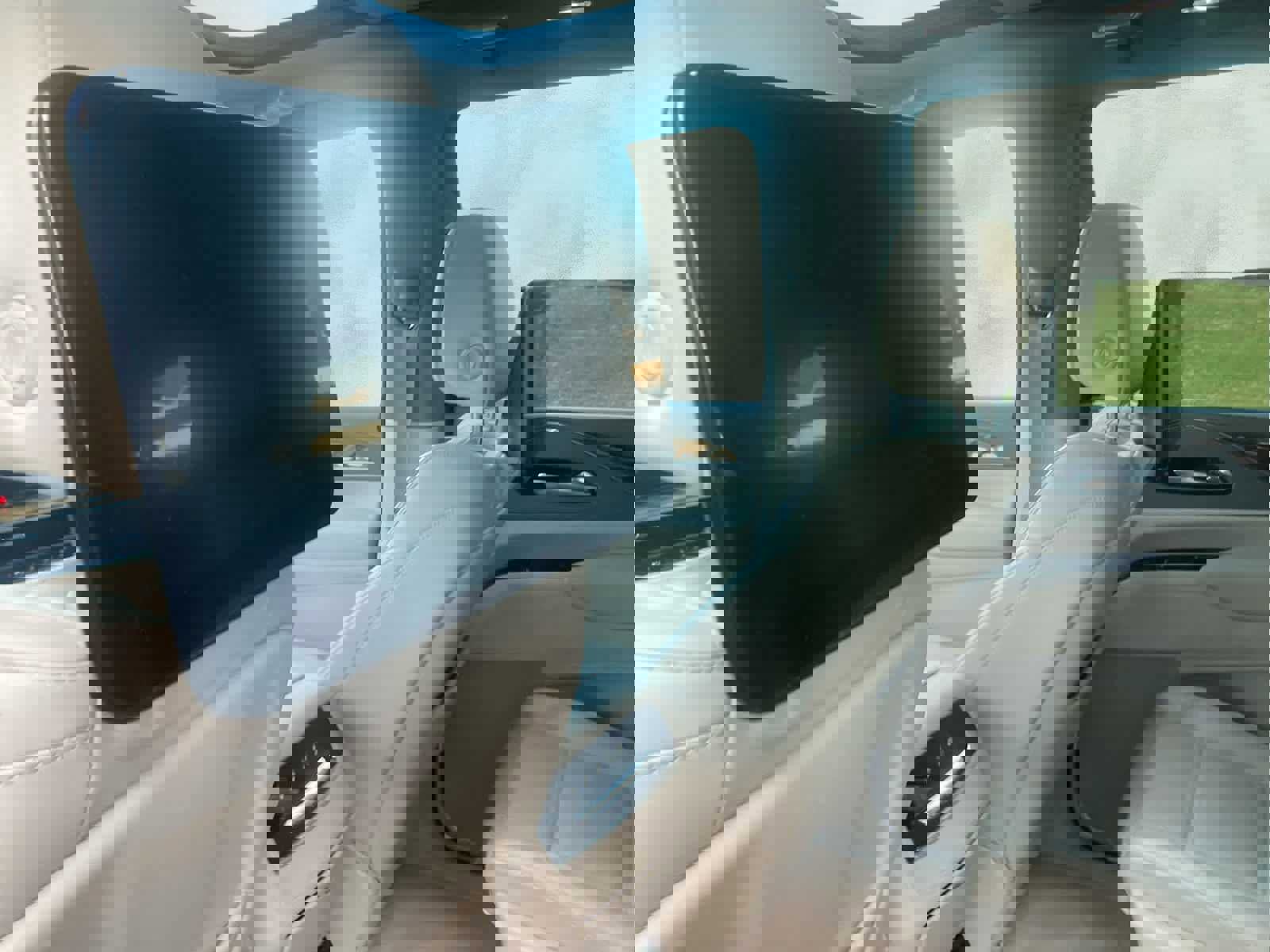 Used 2021 Cadillac Escalade ESV Premium Luxury Platinum image 16