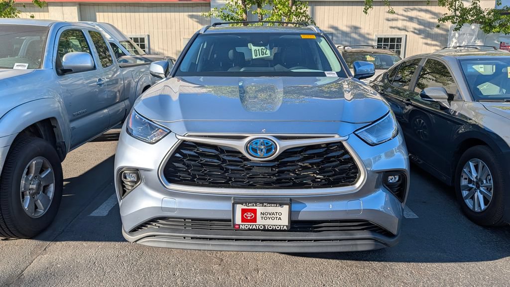 Used 2022 Toyota Highlander XLE AWD/4WD image 6