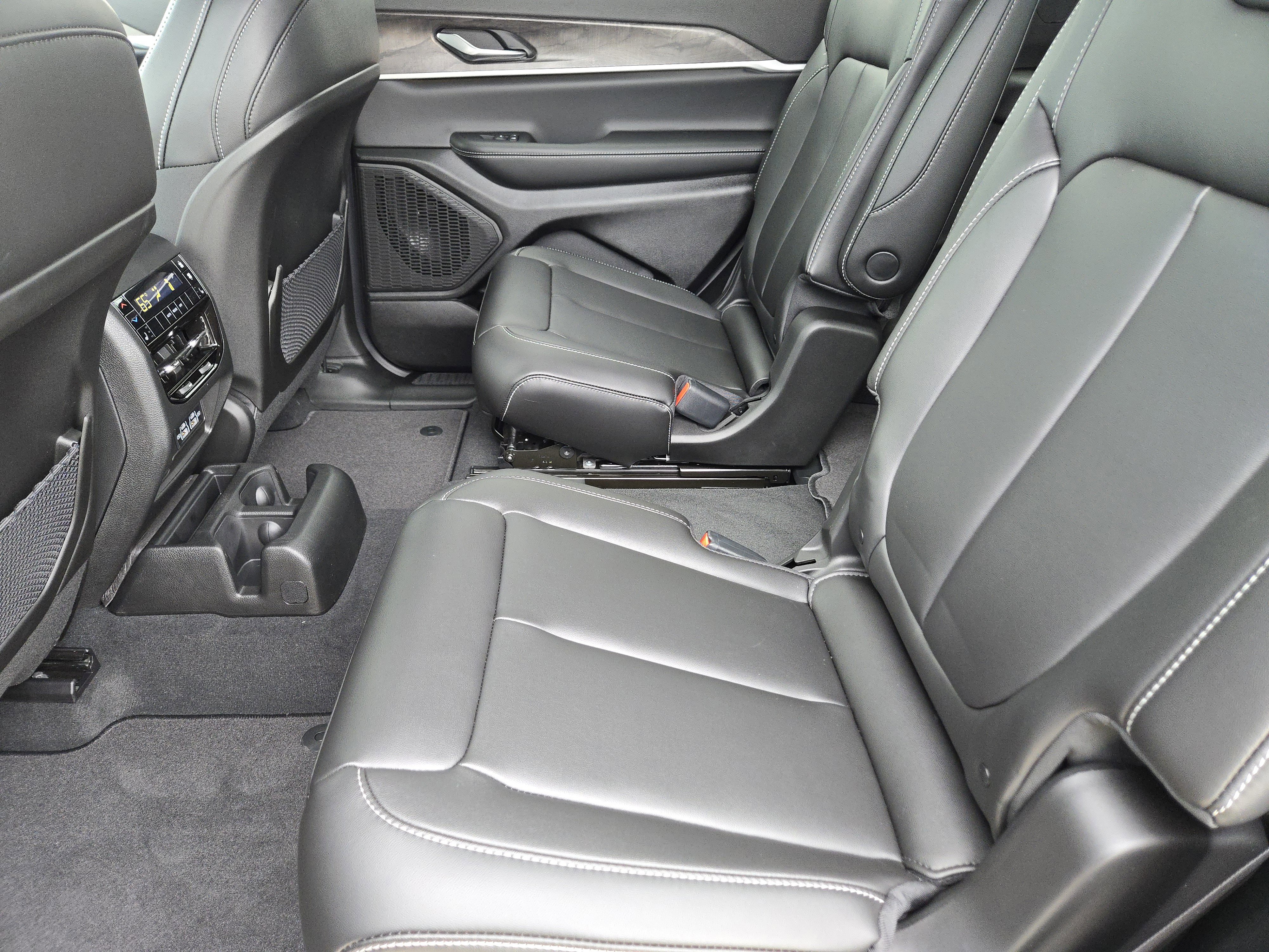 New 2025 Jeep Grand Cherokee L Limited w/ Black Appearance Package image 21