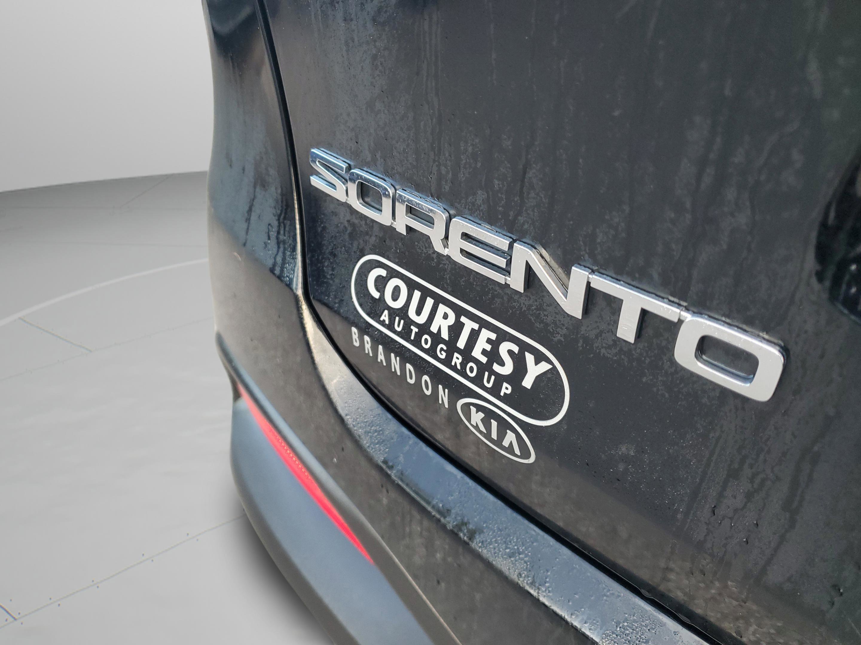 Used 2018 Kia Sorento LX image 9