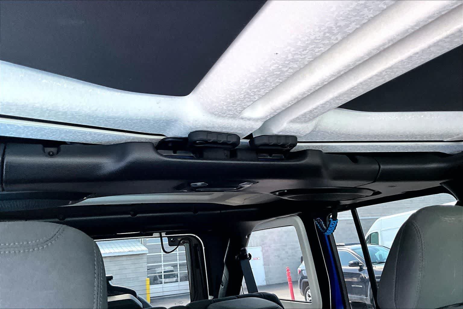 Used 2018 Jeep Wrangler Unlimited Rubicon AWD/4WD image 30