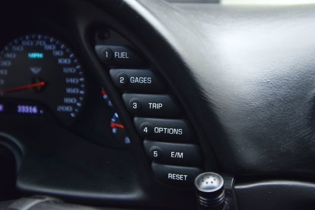 Used 2004 Chevrolet Corvette Coupe image 26