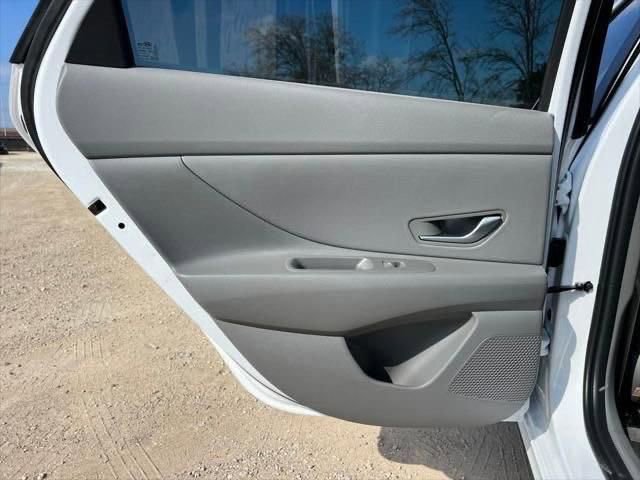 Used 2025 Hyundai Elantra Sport image 10