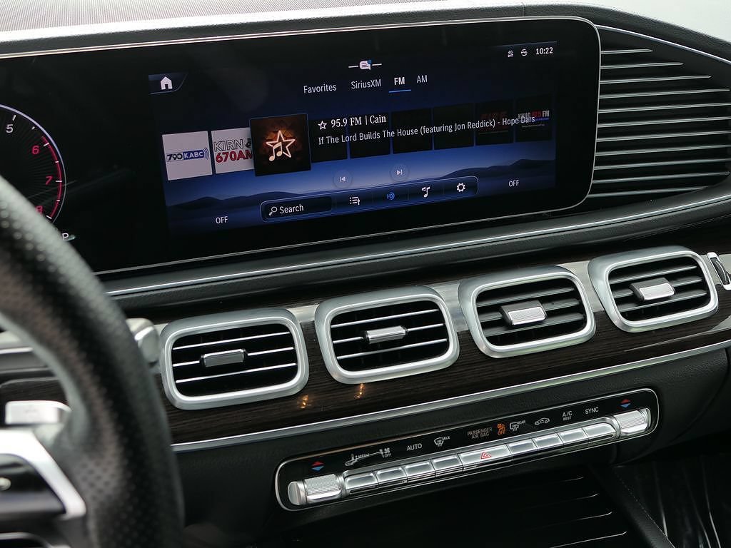 Used 2025 Mercedes-Benz GLS 450 4MATIC image 18