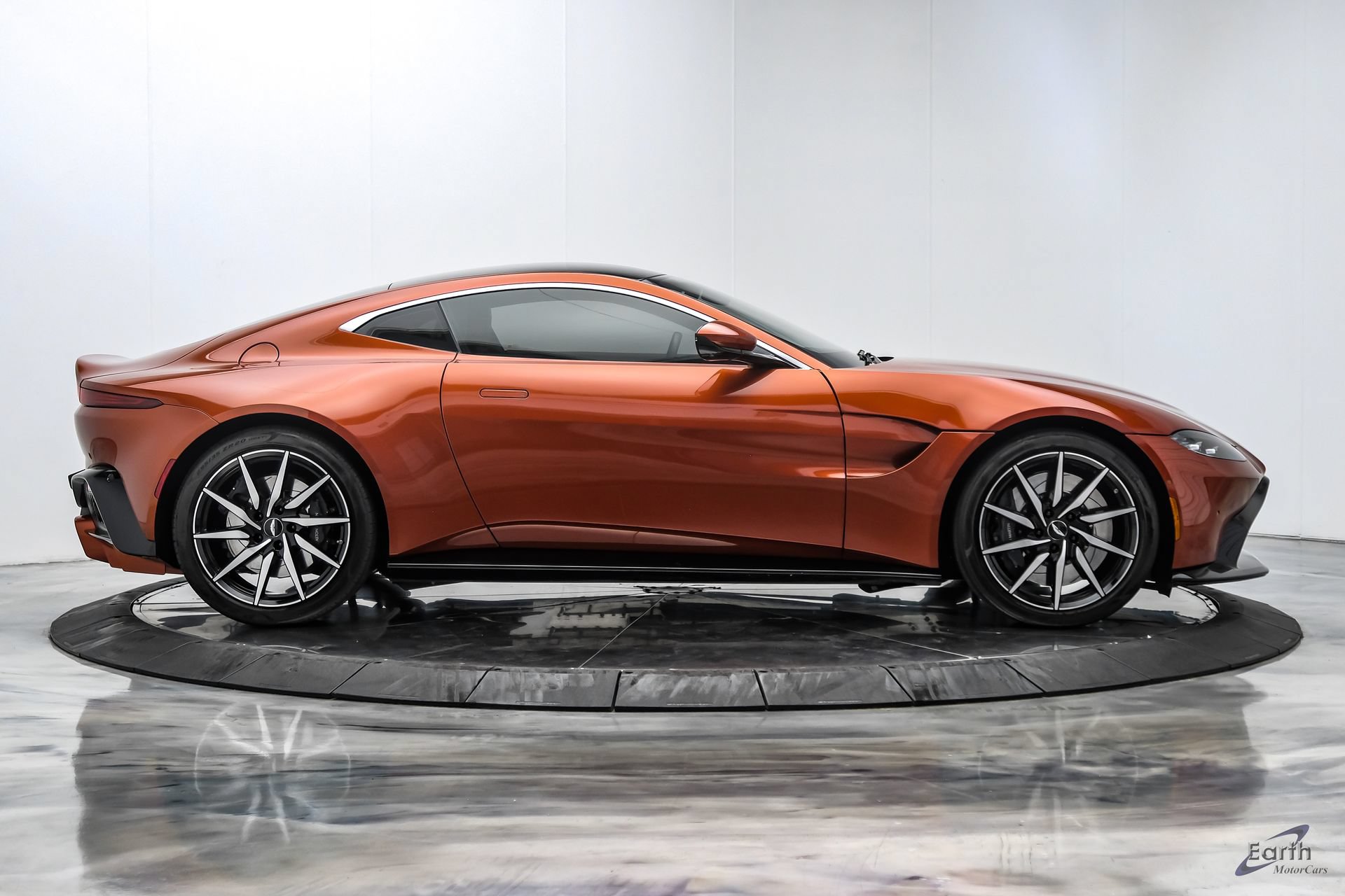 Used 2019 Aston Martin V8 Vantage Coupe RWD image 24