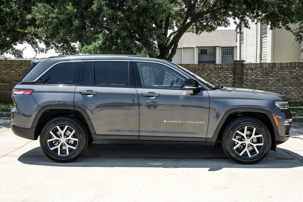 Used 2023 Jeep Grand Cherokee Limited AWD/4WD image 14