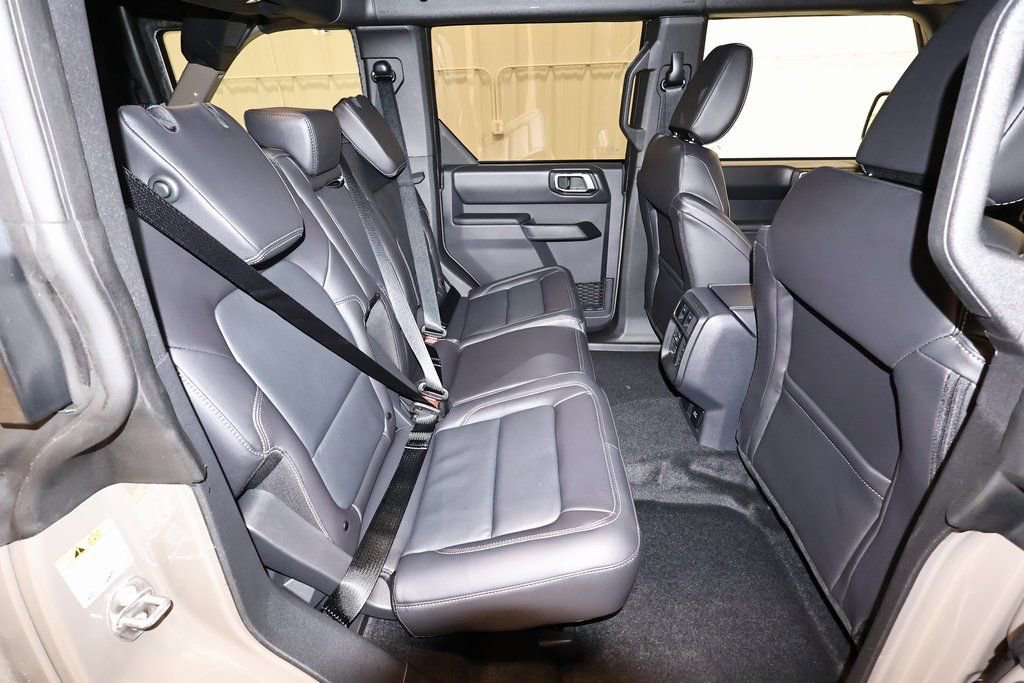 New 2025 Ford Bronco Outer Banks w/ Sasquatch Package image 13