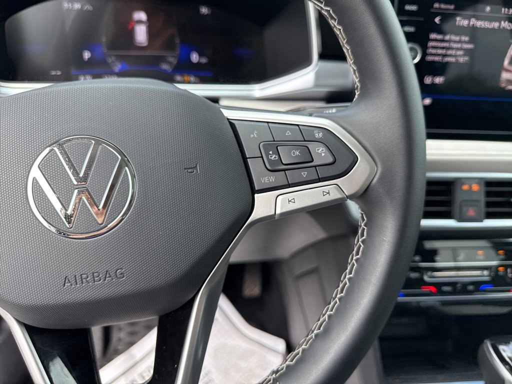 Used 2025 Volkswagen Taos SE image 24