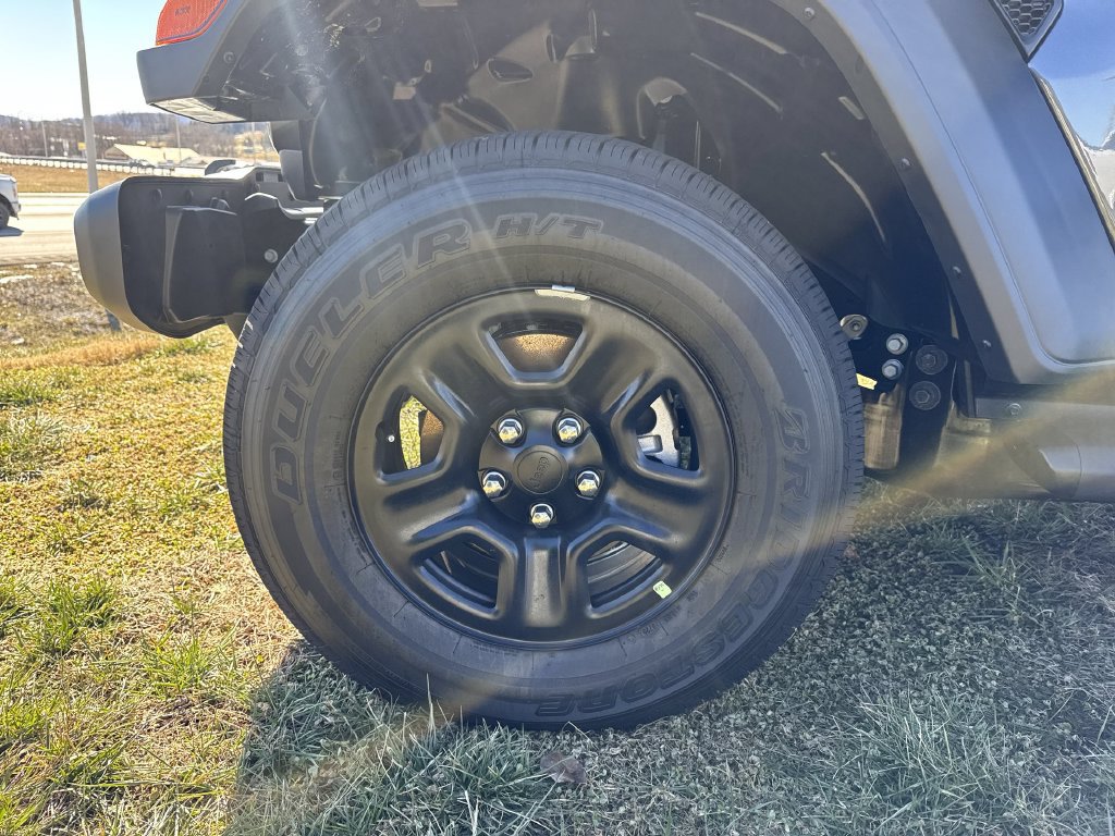 New 2026 Jeep Gladiator Sport AWD/4WD image 10