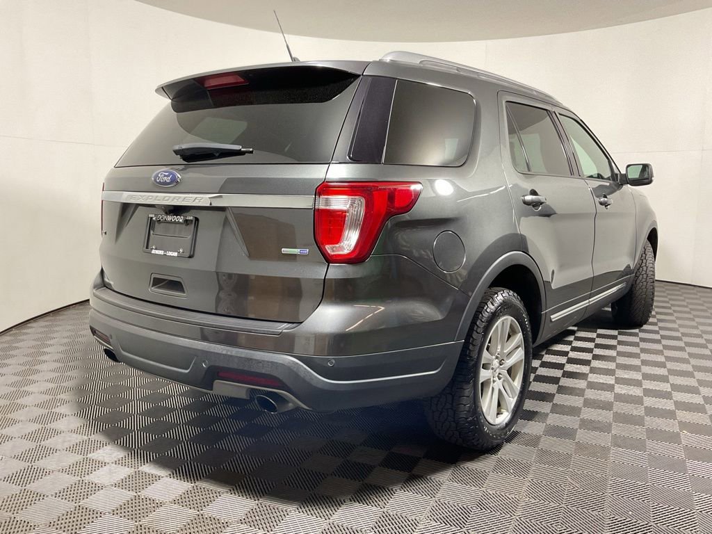Used 2019 Ford Explorer XLT w/ Equipment Group 201A AWD/4WD image 17