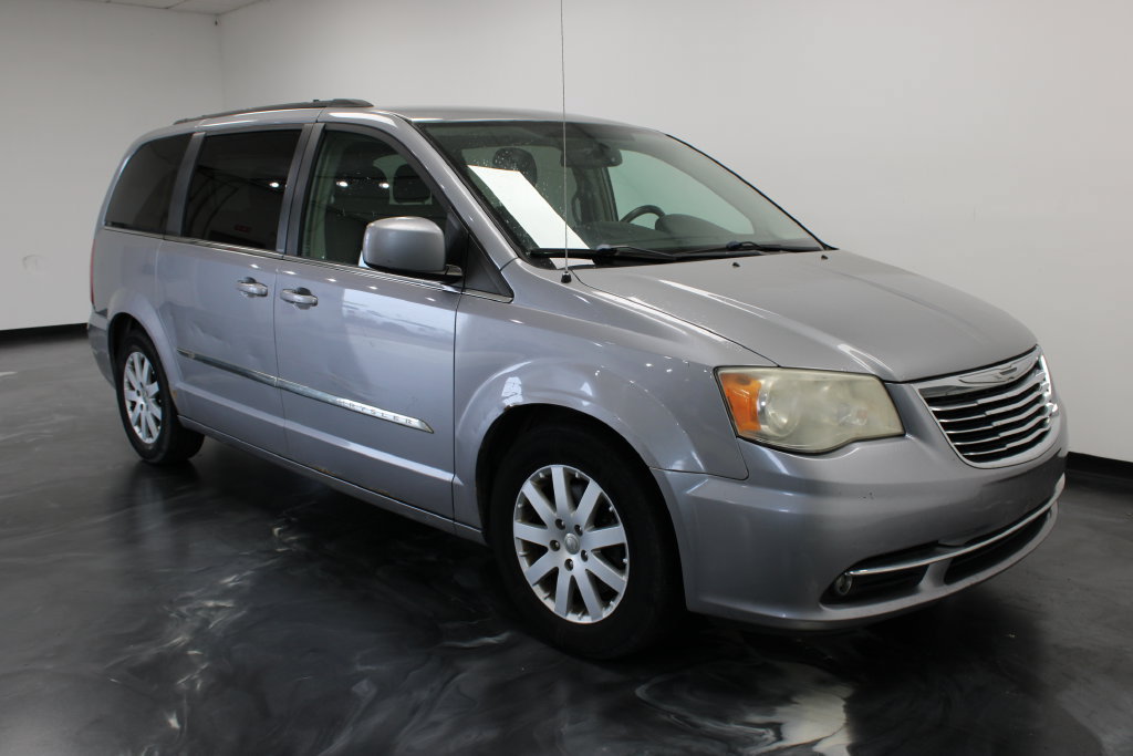 Used 2014 Chrysler Town & Country Touring FWD image 29