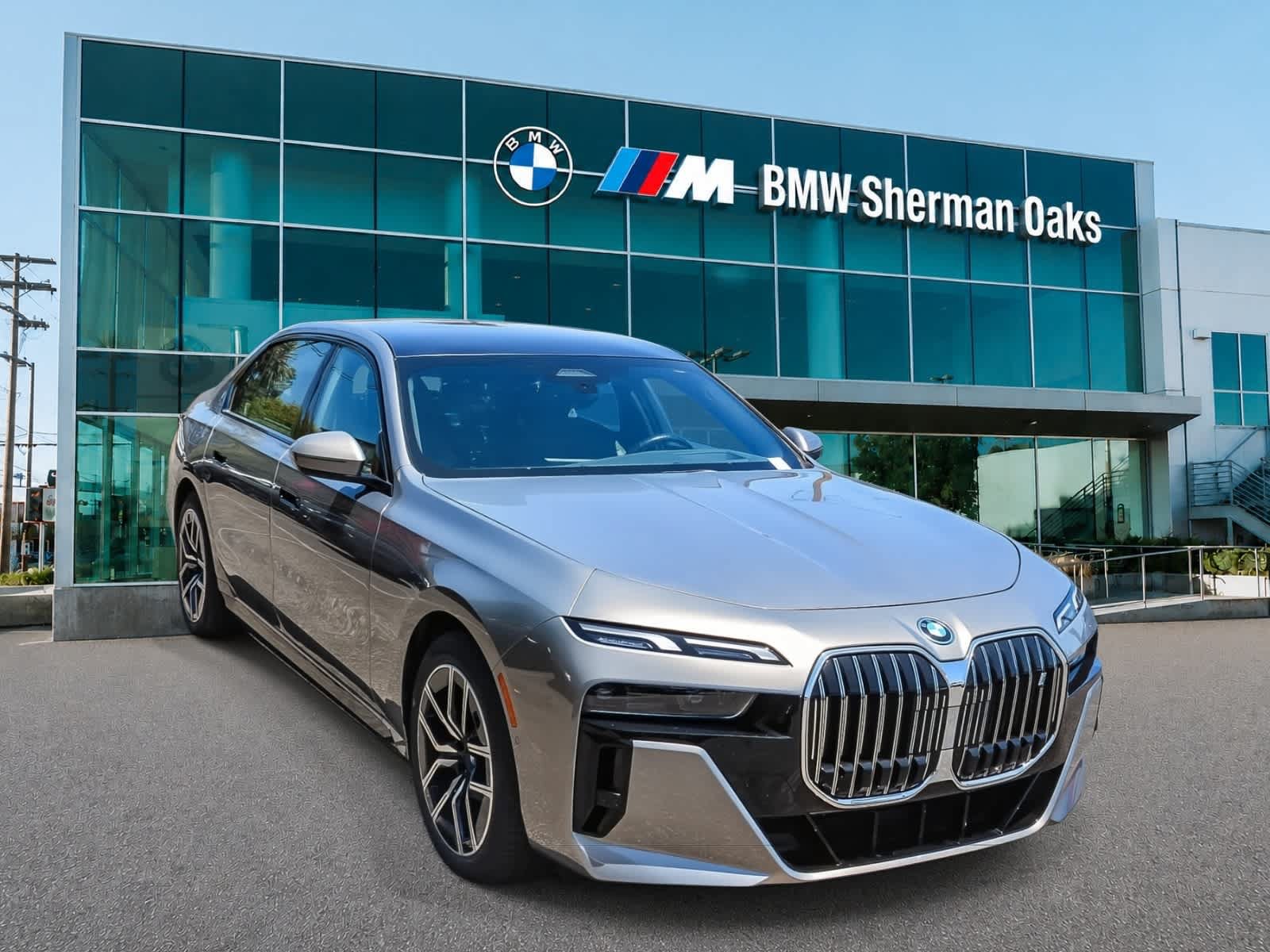 Used 2023 BMW i7 xDrive60 AWD/4WD image 3
