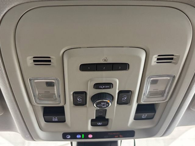 Used 2022 GMC Yukon XL Denali AWD/4WD image 34