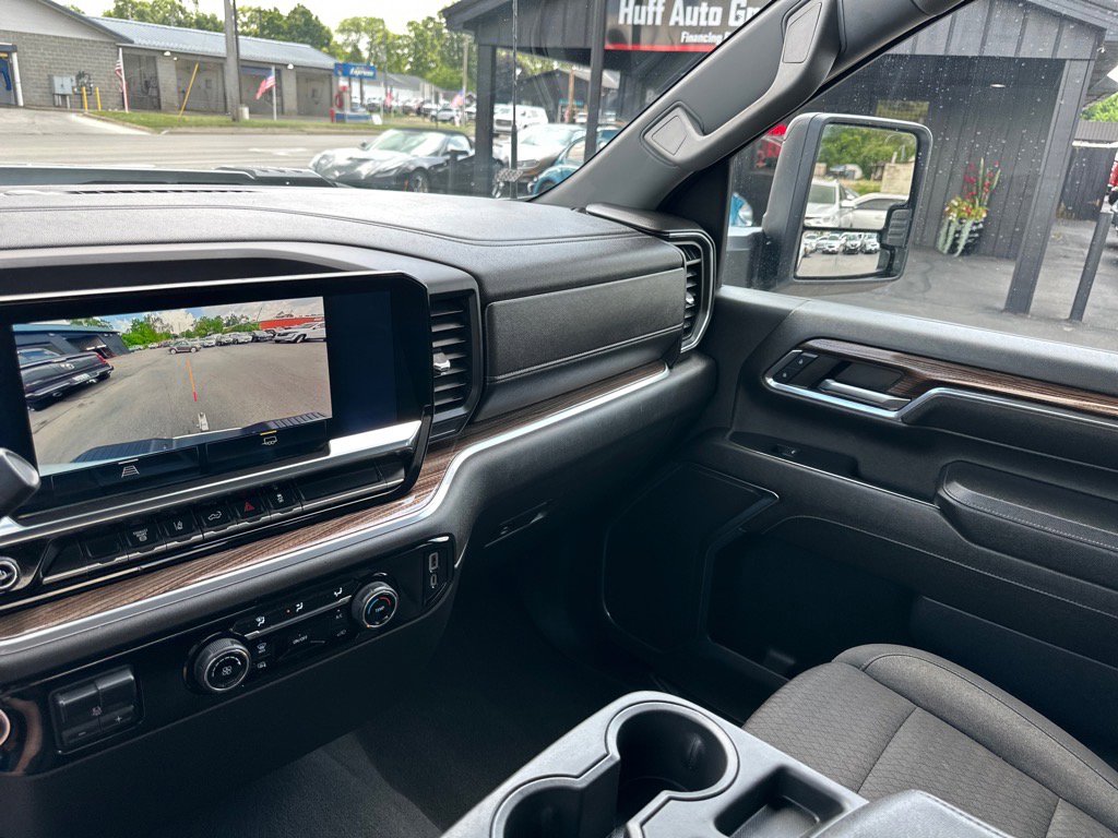 Used 2024 Chevrolet Silverado 2500 LT image 35