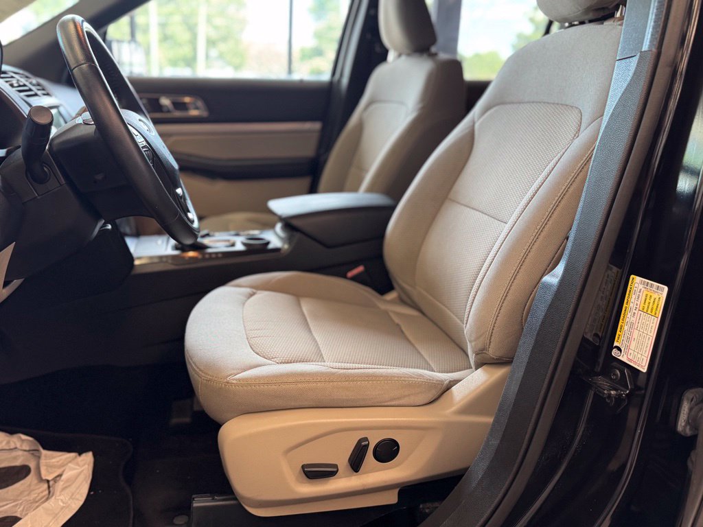 Used 2019 Ford Explorer XLT w/ Equipment Group 201A FWD image 9