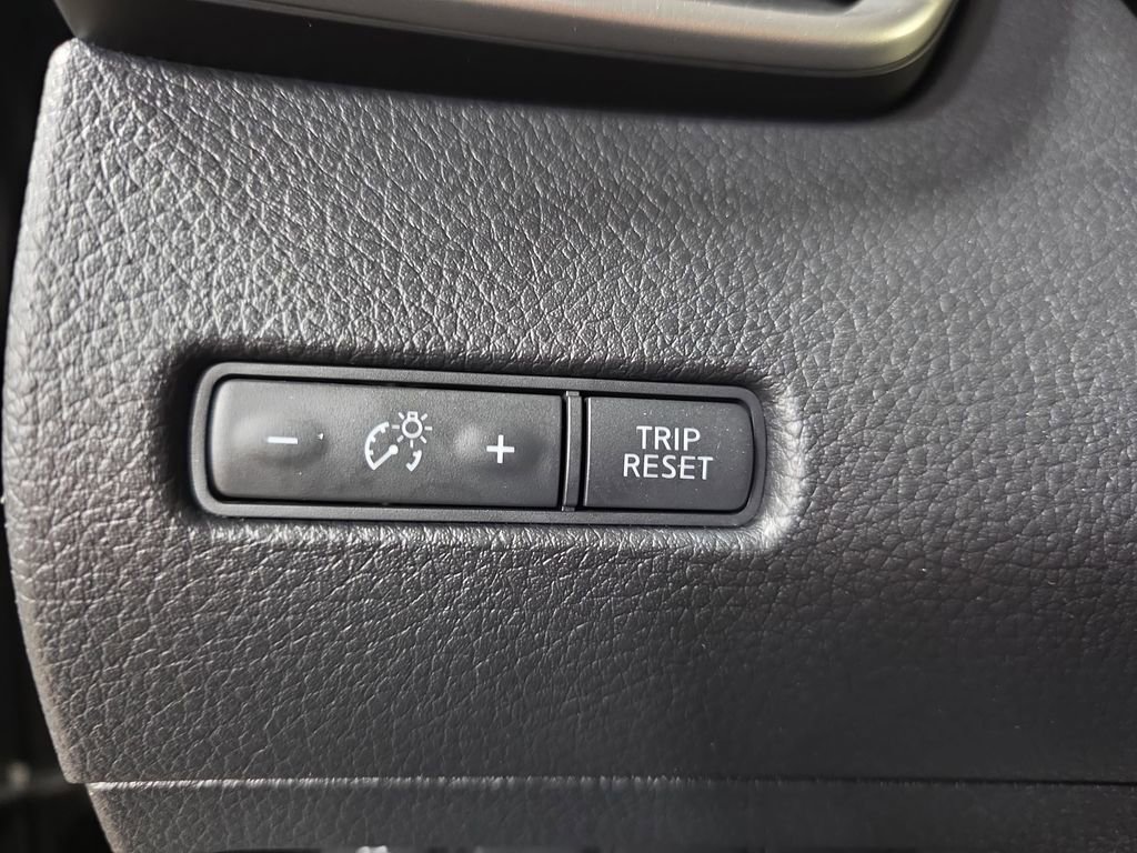 Used 2016 Nissan Rogue SV image 24