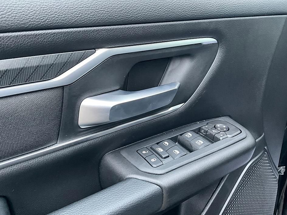 New 2026 RAM 1500 4x4 Crew Cab image 12
