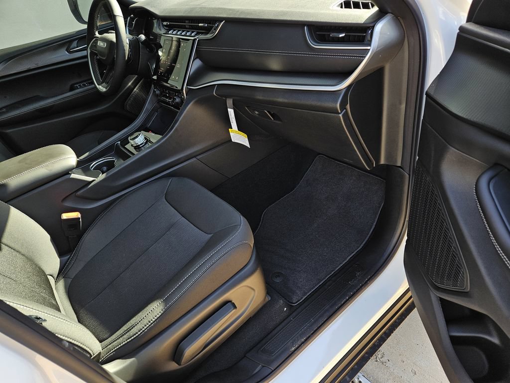 New 2026 Jeep Grand Cherokee Laredo X RWD image 7