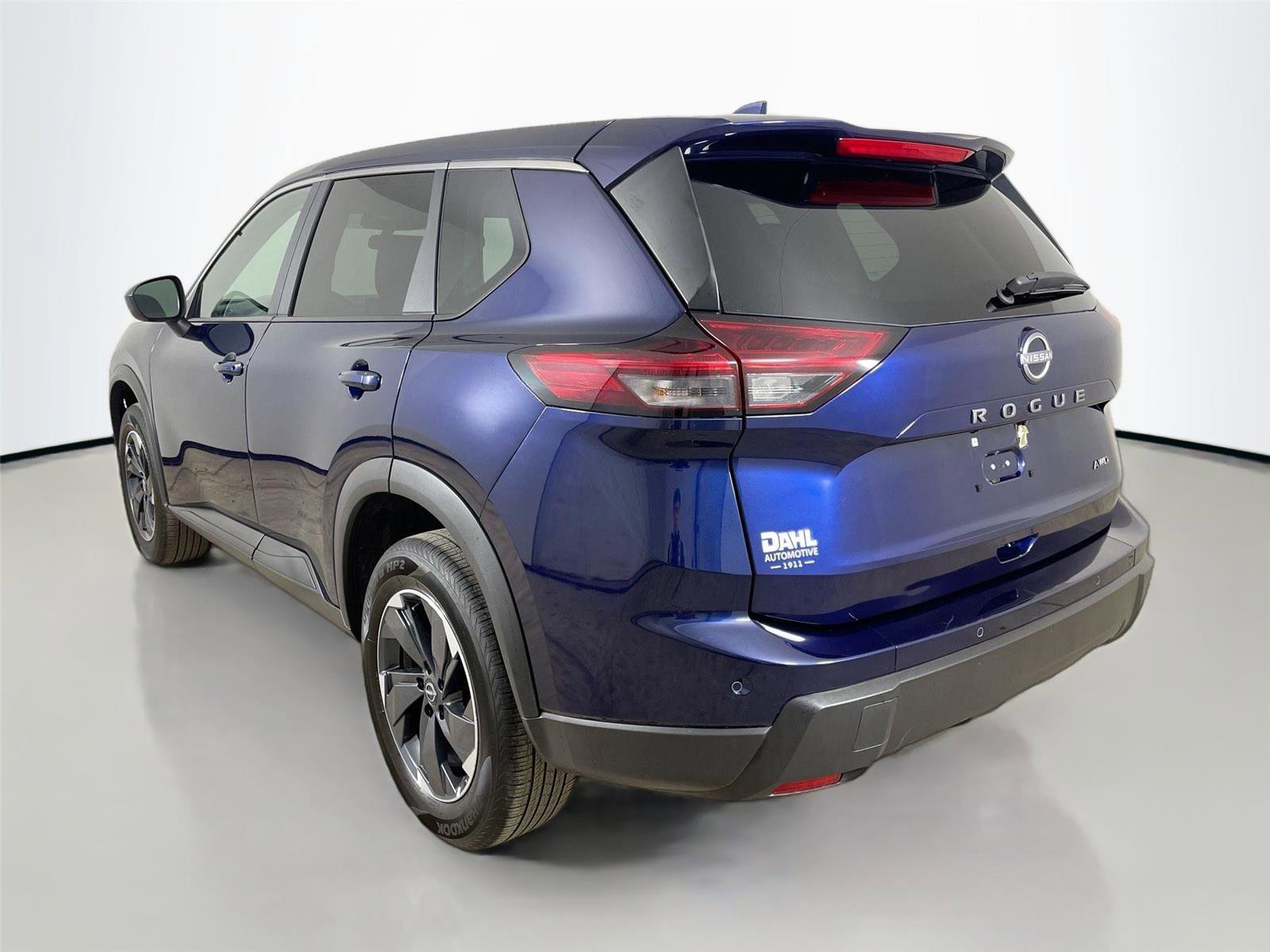 Used 2025 Nissan Rogue SV AWD/4WD image 10