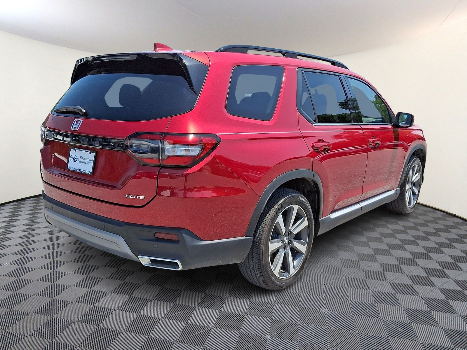 Used 2025 Honda Pilot Elite image 6