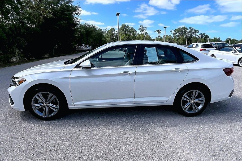 Certified 2023 Volkswagen Jetta SE w/ Panoramic Sunroof Package image 8