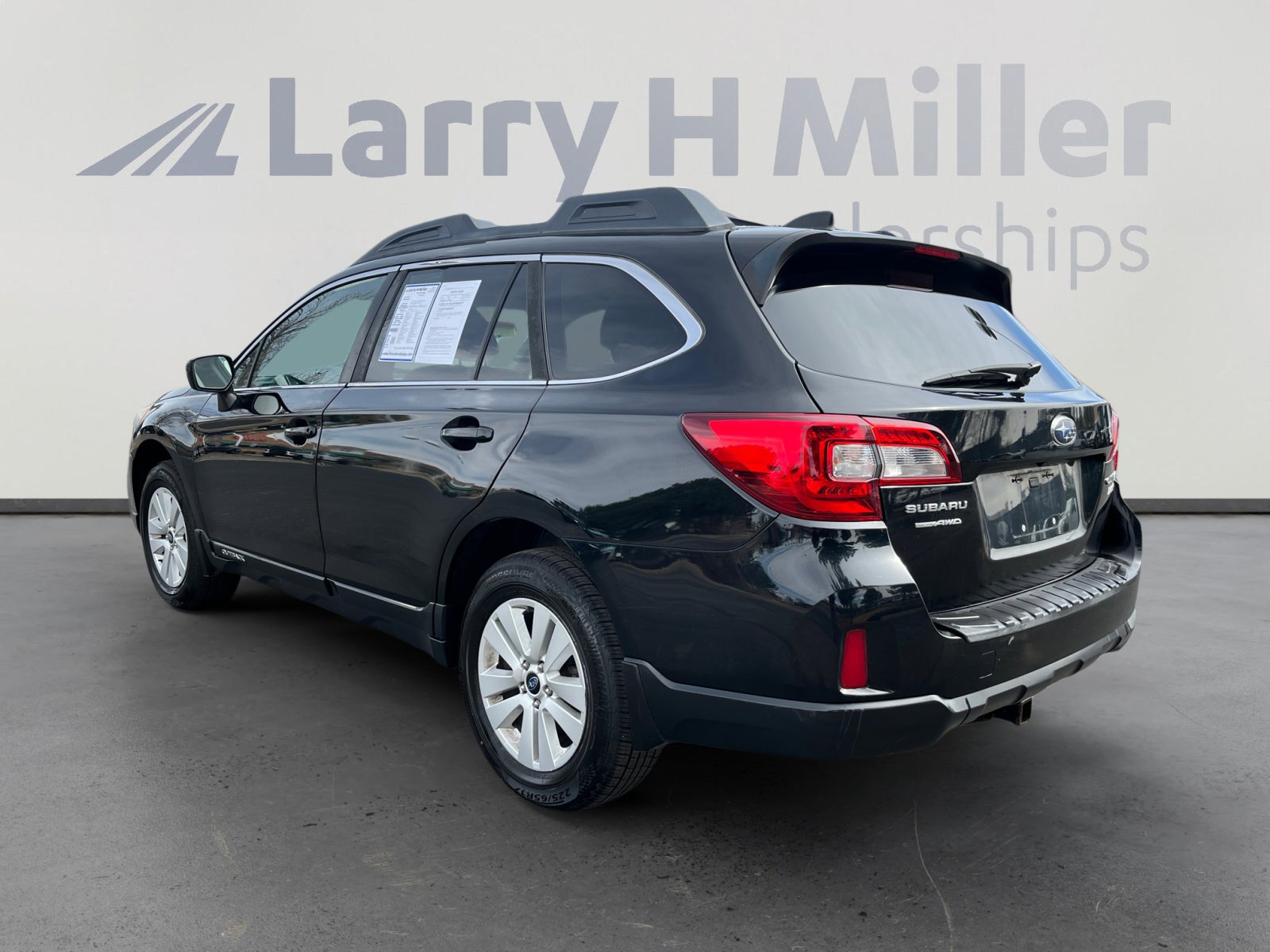 Used 2017 Subaru Outback 2.5i Premium AWD/4WD image 3