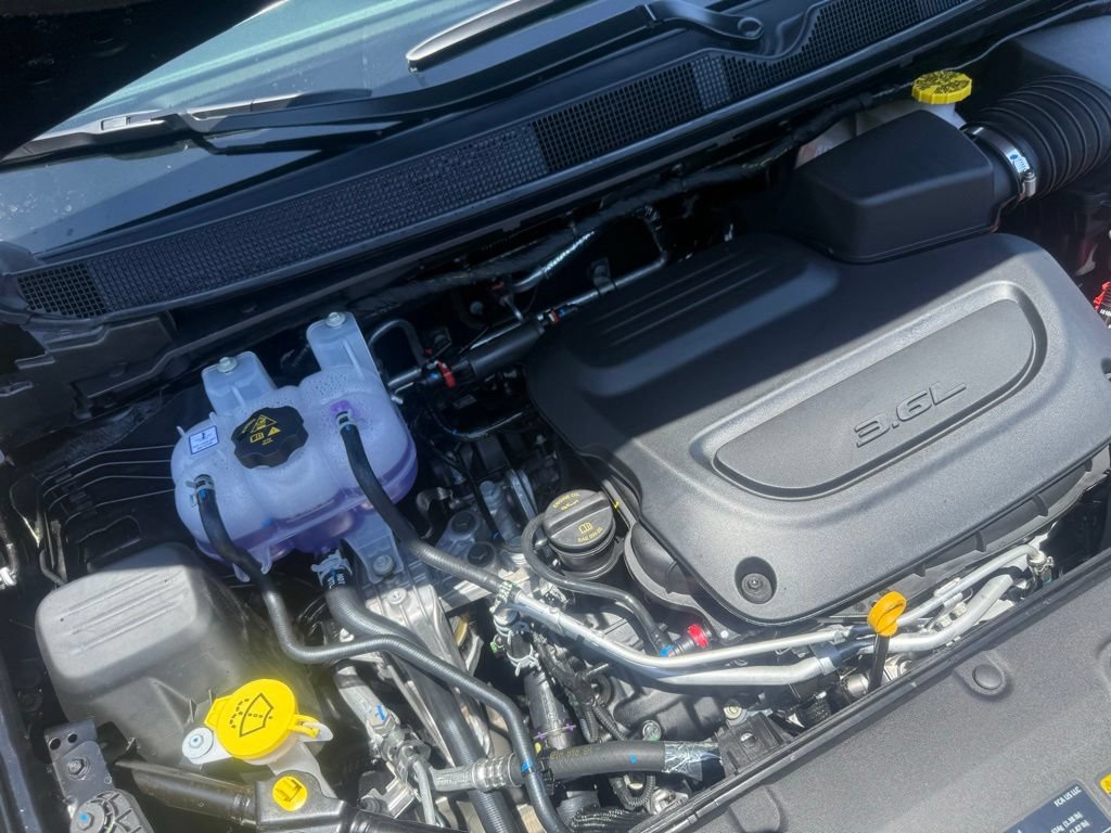 New 2027 Chrysler Pacifica Limited w/ Family Tech Group FWD image 70