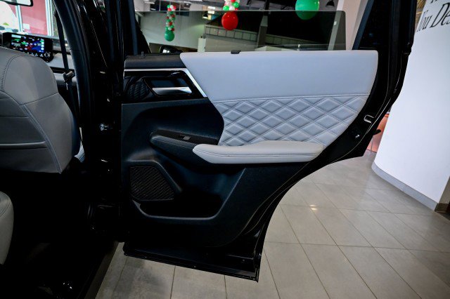 Used 2024 Mitsubishi Outlander SEL Black Edition image 27