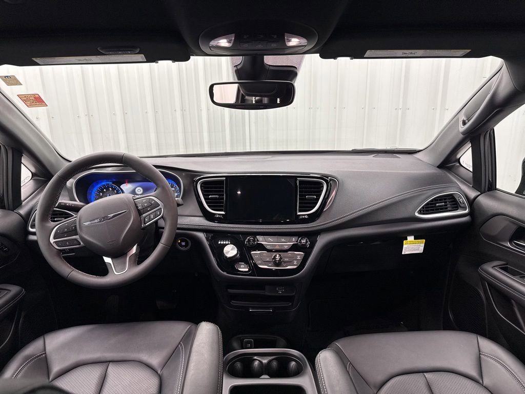 Used 2026 Chrysler Pacifica Select FWD image 14
