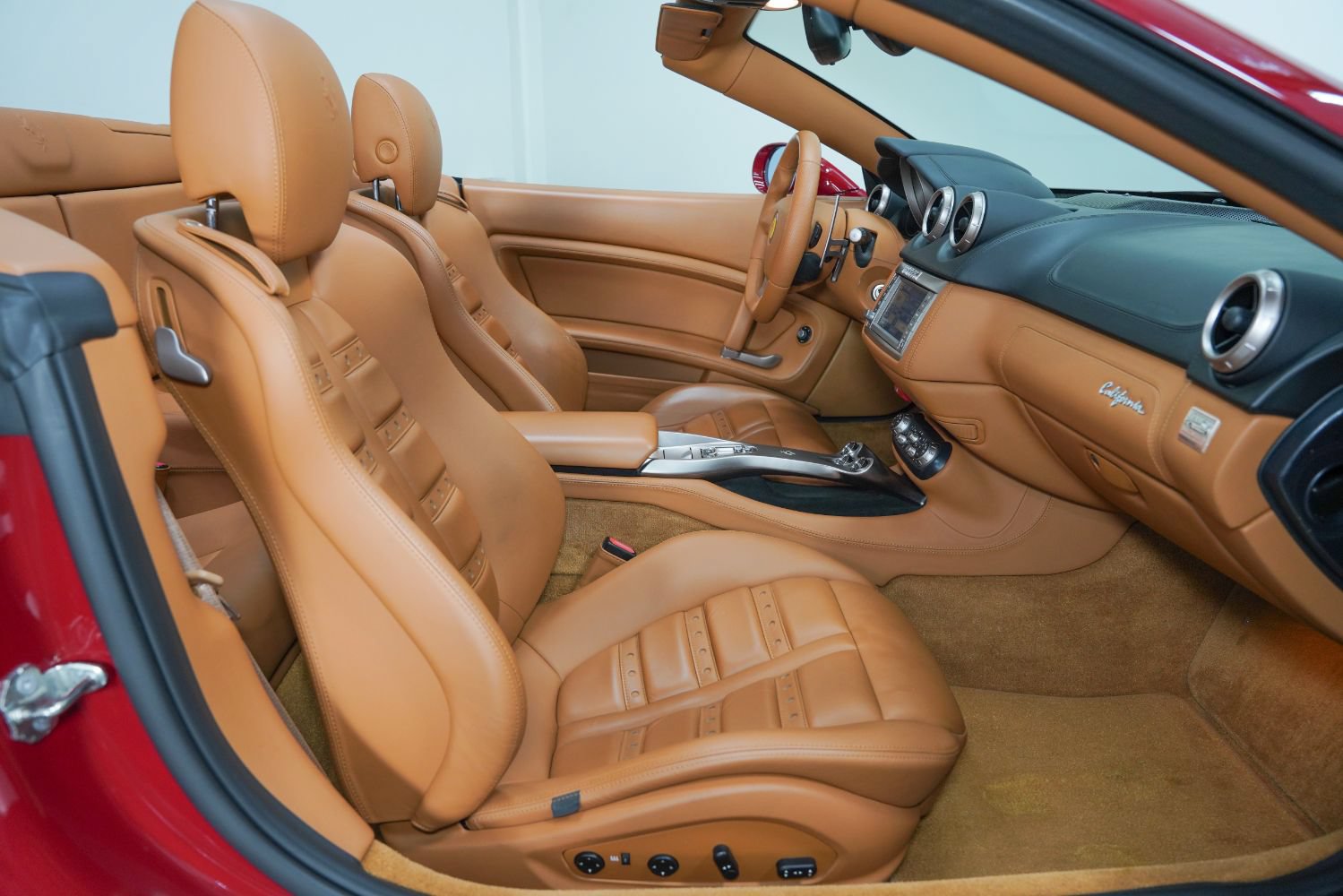 Used 2010 Ferrari California RWD image 26