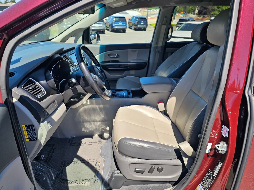Used 2017 Kia Sedona LX w/ LX Essentials Premium Package FWD image 19