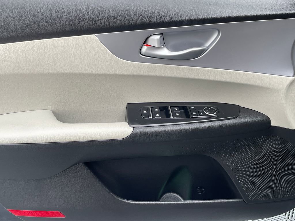 Used 2023 Kia Forte LXS image 27
