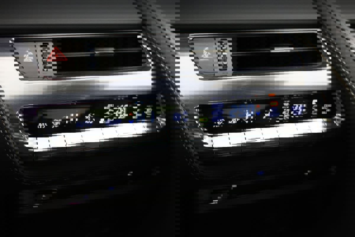 Used 2022 Lexus LC 500 Coupe w/ Performance Package image 31