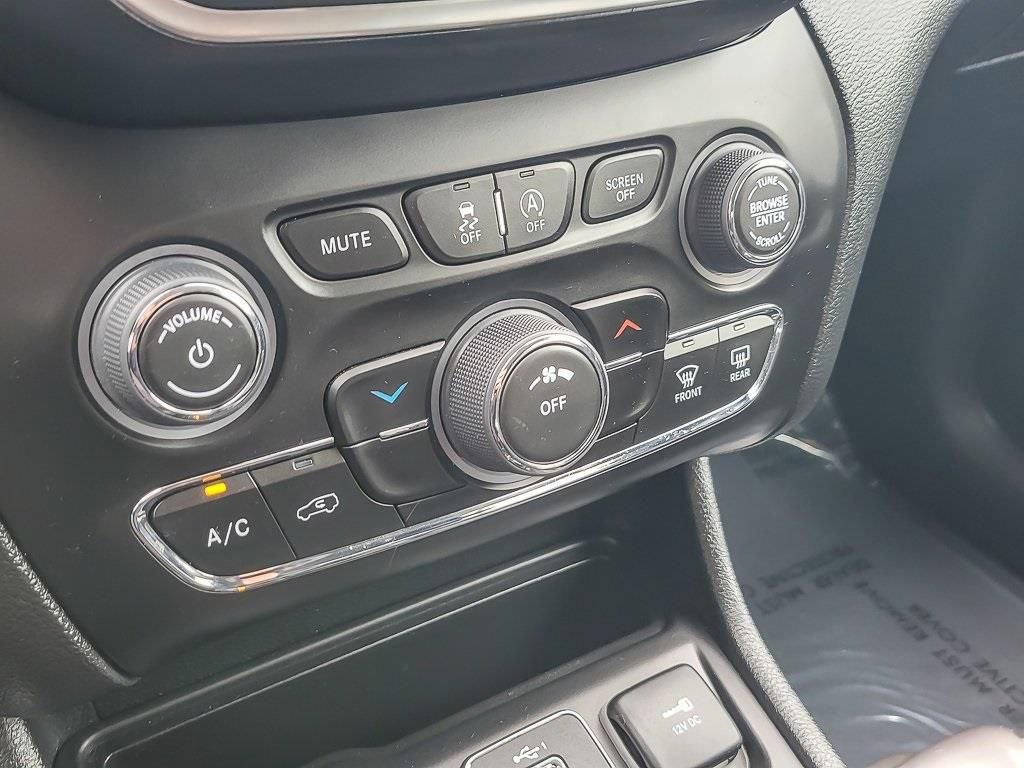 Certified 2022 Jeep Cherokee Latitude AWD/4WD image 16