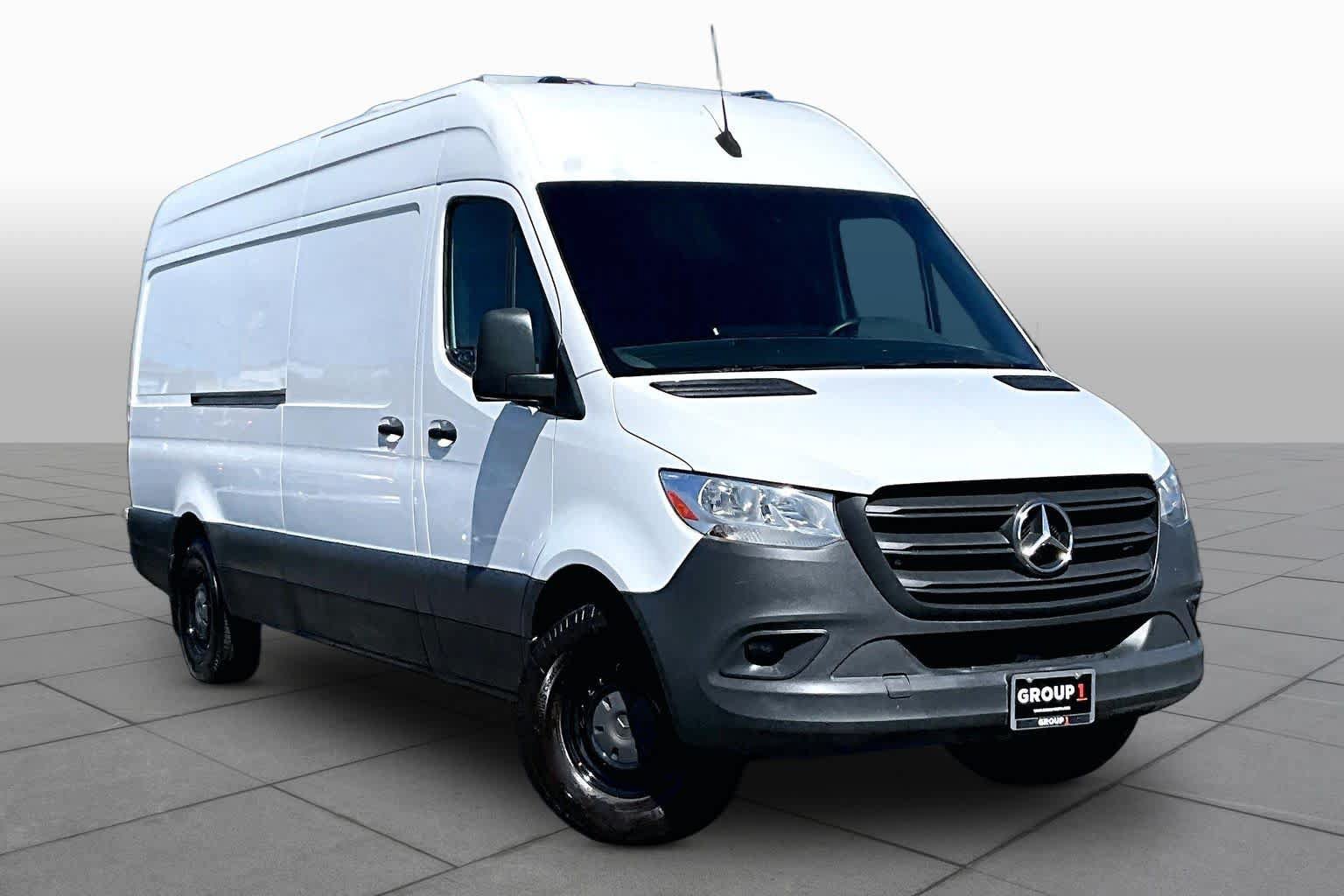 Used 2023 Mercedes-Benz Sprinter 2500 image 3