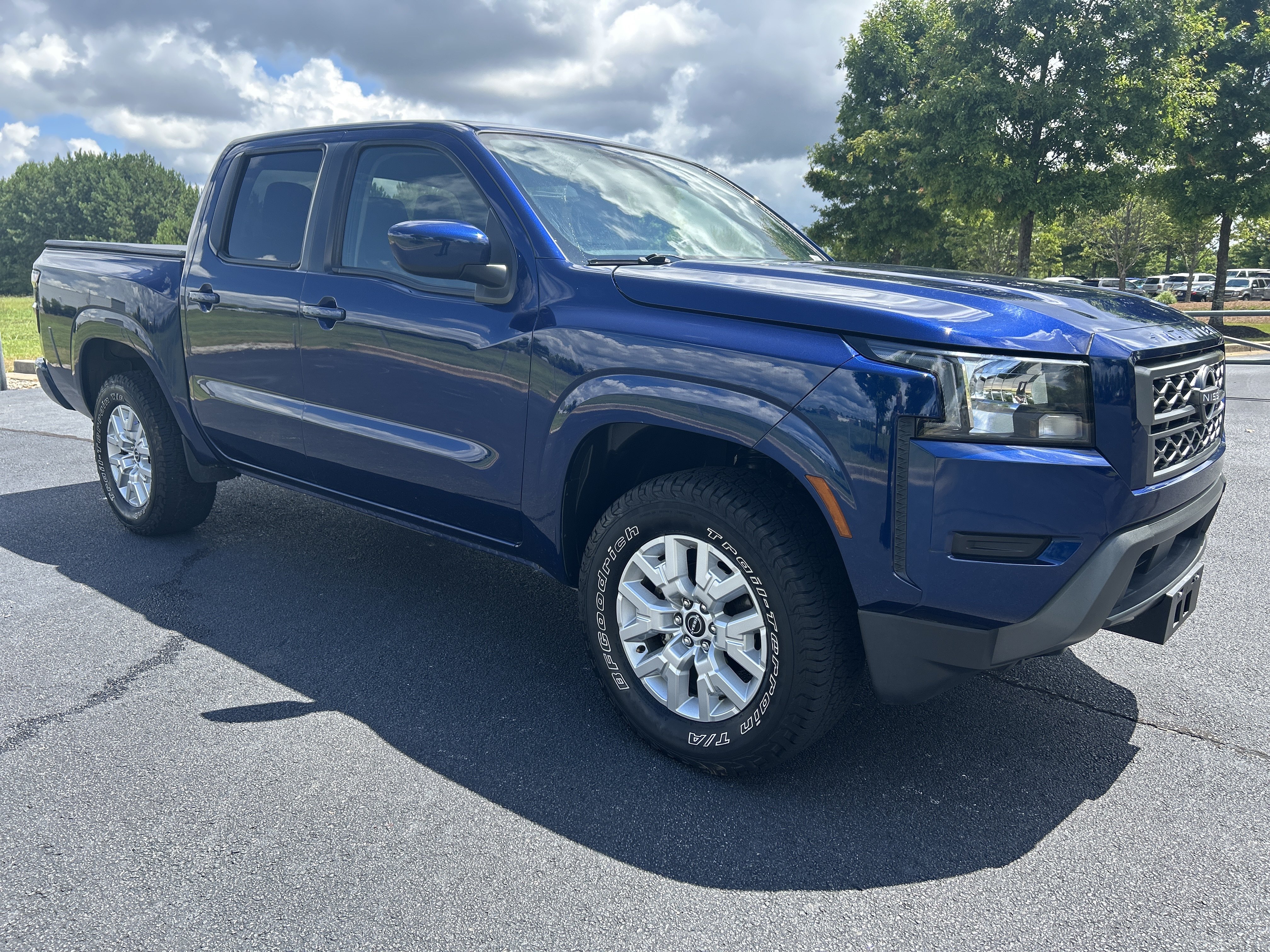 Used 2022 Nissan Frontier SV AWD/4WD image 2