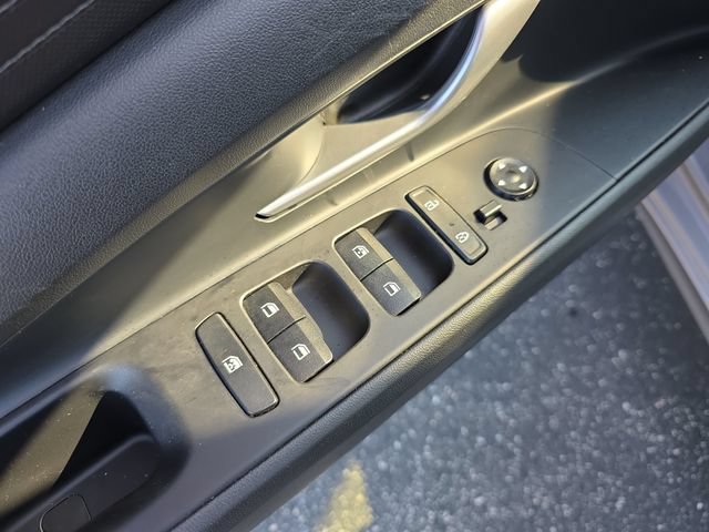 Used 2022 Hyundai Elantra SEL FWD image 15