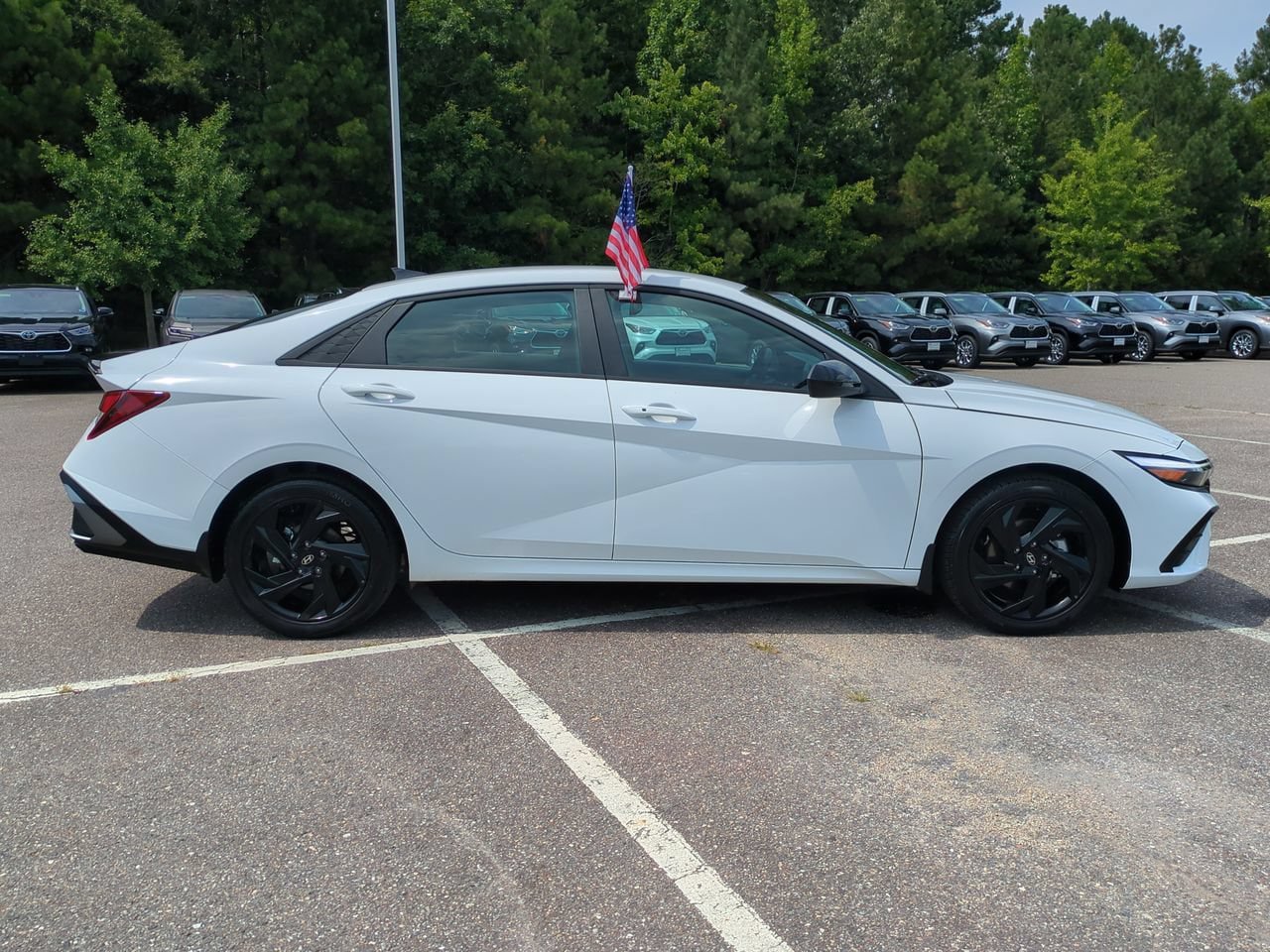 Used 2026 Hyundai Elantra Sport FWD image 3