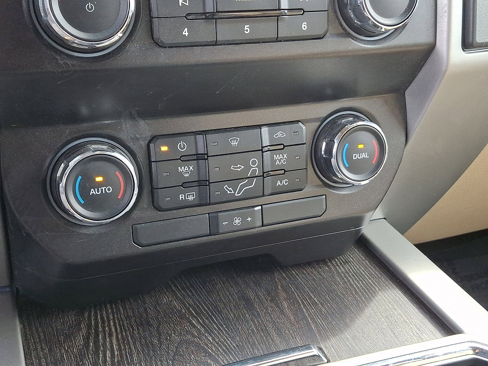 Used 2020 Ford F250 Lariat w/ Chrome Package image 15