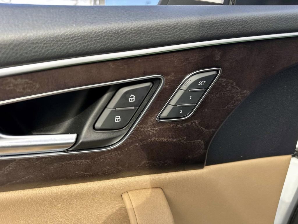 Used 2019 Audi Q8 Premium Plus w/ Premium Plus image 14